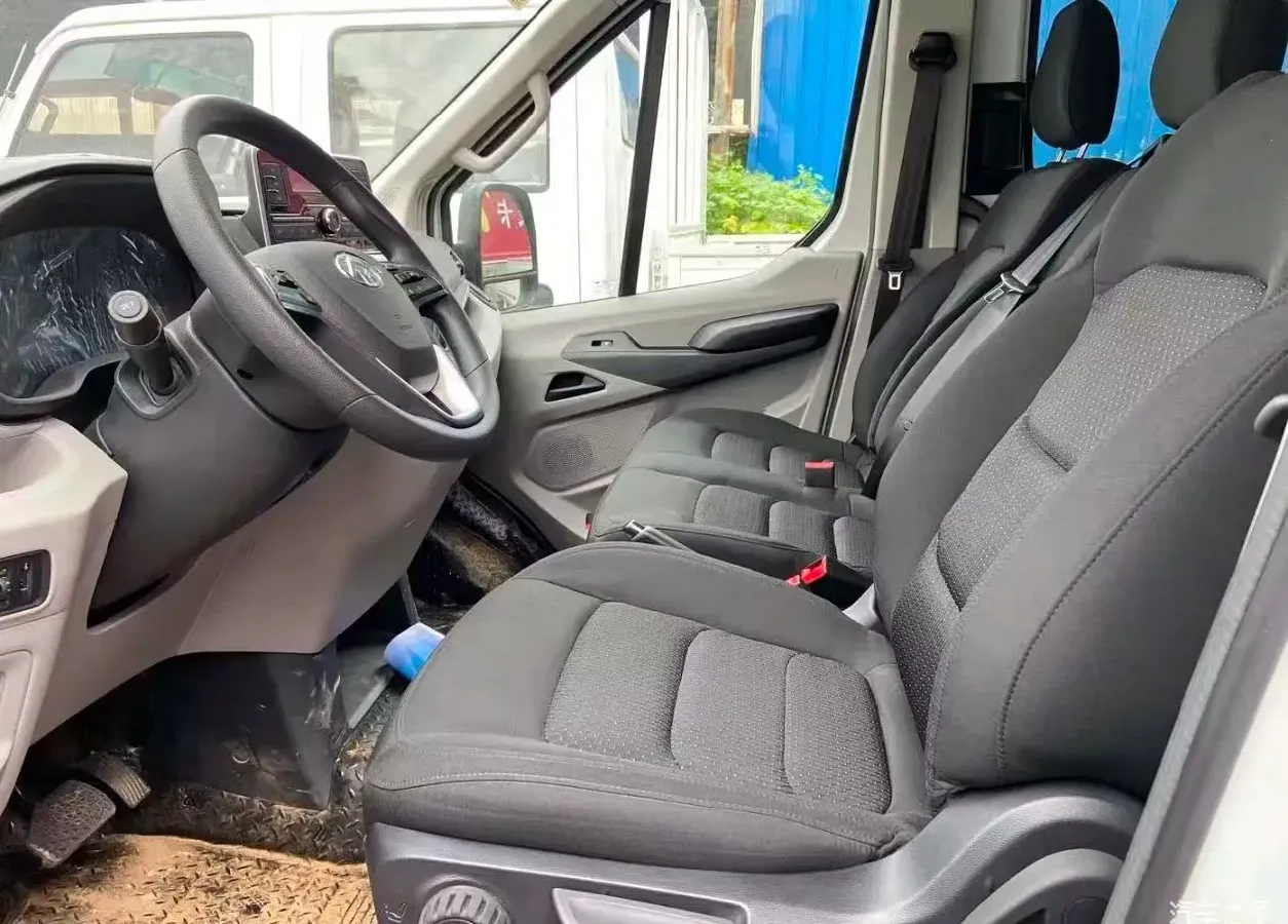 2022 JMC YuHu 9 2.0T 220HP L4 6MT,autocango,china used car exporter,china ev exporter,chinese used car exporter,chinese used ev exporter