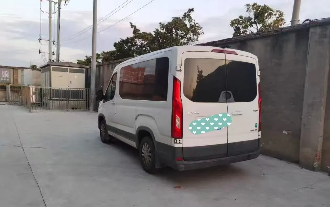 2022 JMC YuHu 9 2.0T 220HP L4 6MT,autocango,china used car exporter,china ev exporter,chinese used car exporter,chinese used ev exporter