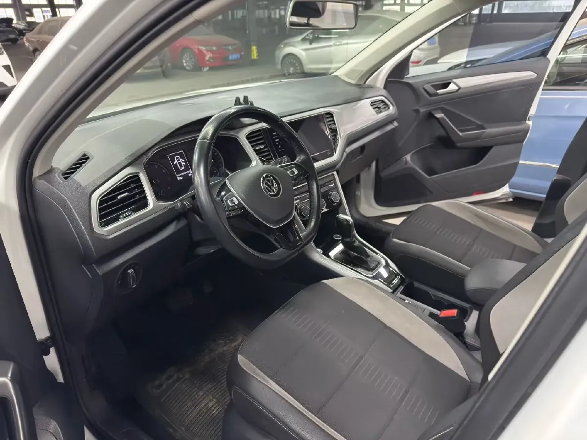 2022 Volkswagen T-Roc 1.4T 150HP L4 7DCT,autocango,china used car exporter,china ev exporter,chinese used car exporter,chinese used ev exporter