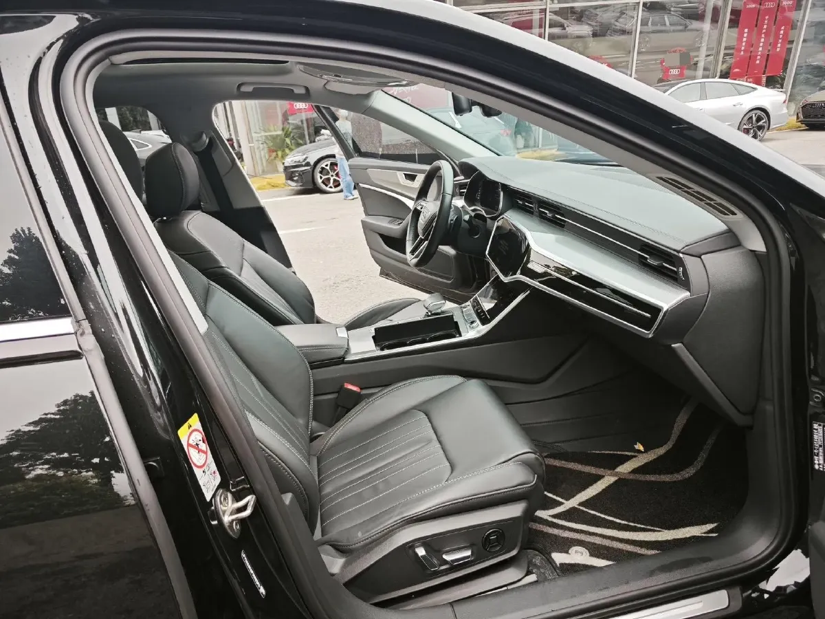 2023 Audi A6L 2.0T 245HP L4 7DCT,autocango,china used car exporter,china ev exporter,chinese used car exporter,chinese used ev exporter