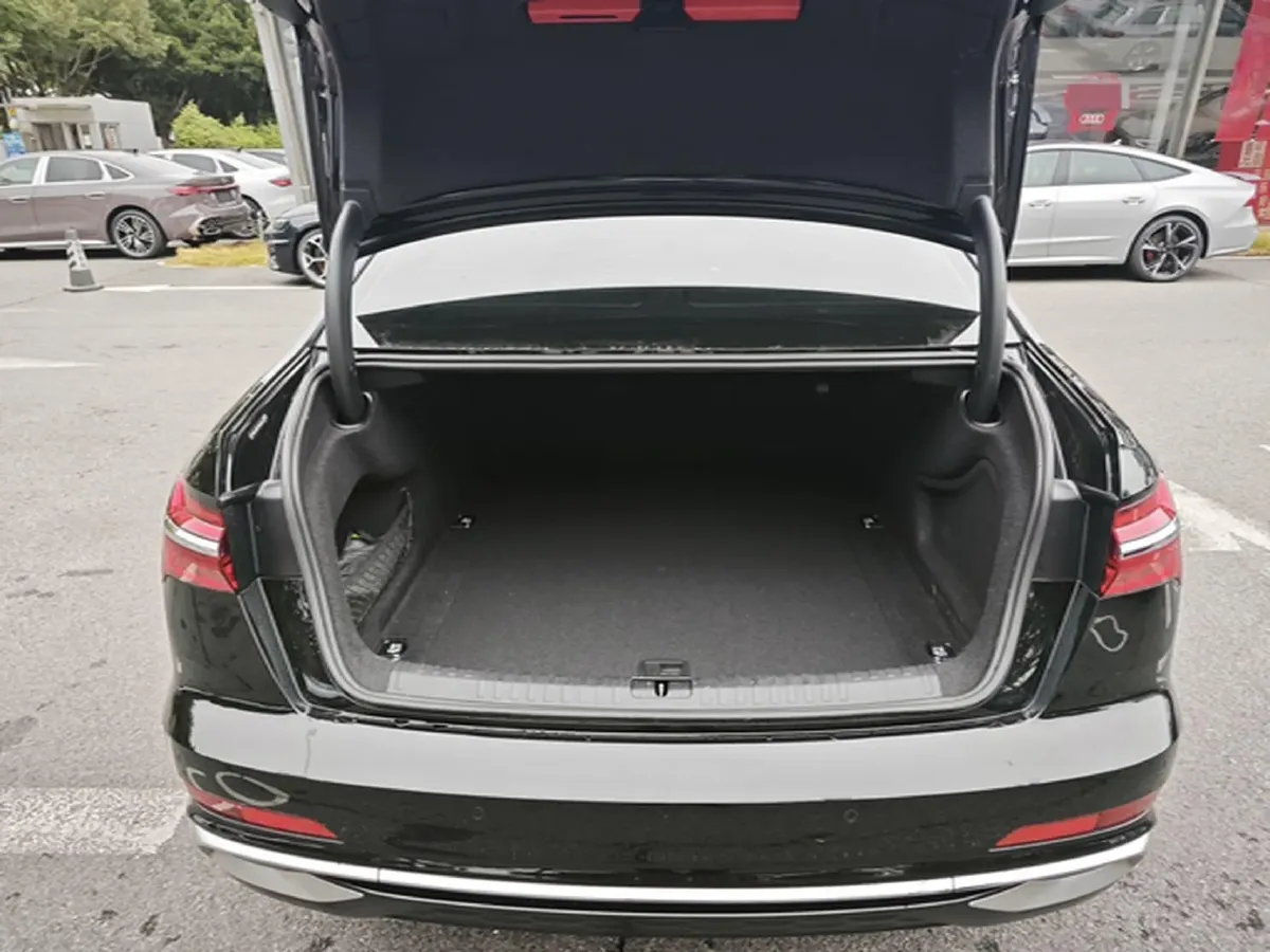 2023 Audi A6L 2.0T 245HP L4 7DCT,autocango,china used car exporter,china ev exporter,chinese used car exporter,chinese used ev exporter