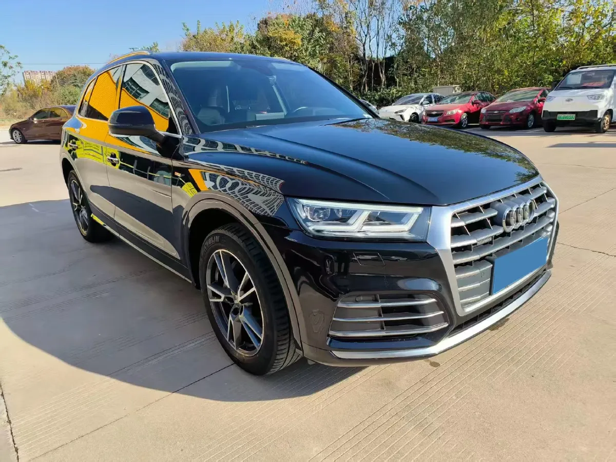 2020 Audi Q5L 2.0T 190HP L4 7DCT,autocango,china used car exporter,china ev exporter,chinese used car exporter,chinese used ev exporter