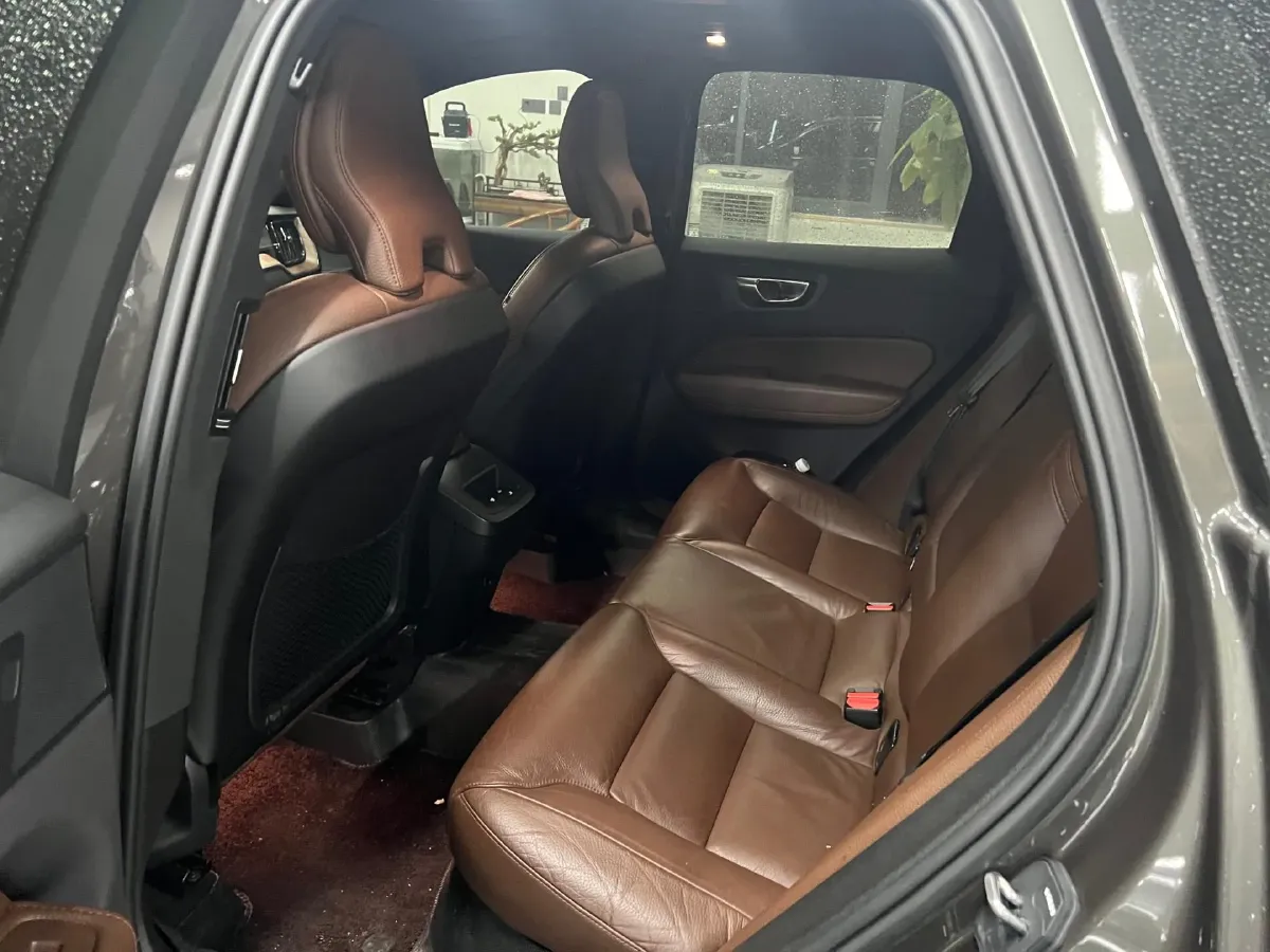 2022 Volvo XC60 2.0T 250HP L4 8AT,autocango,china used car exporter,china ev exporter,chinese used car exporter,chinese used ev exporter