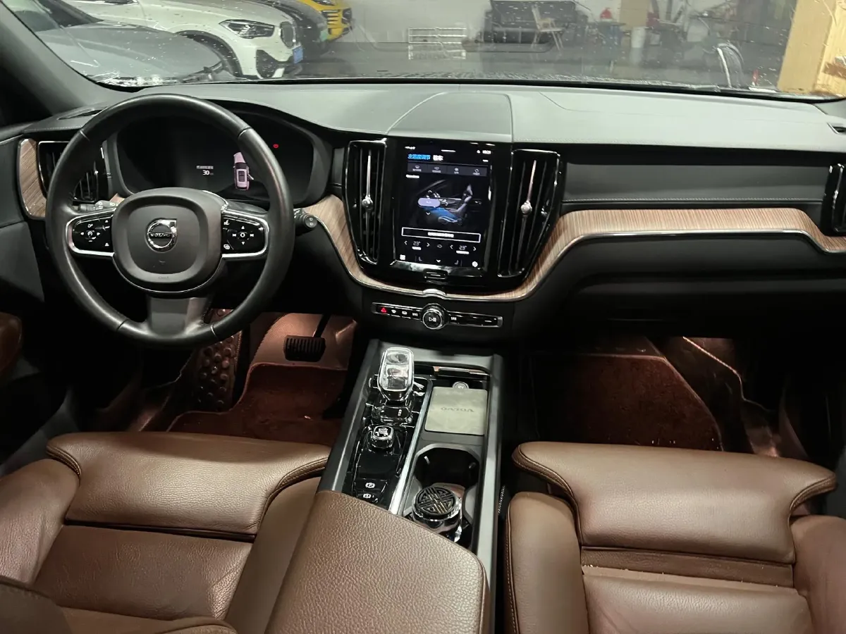 2022 Volvo XC60 2.0T 250HP L4 8AT,autocango,china used car exporter,china ev exporter,chinese used car exporter,chinese used ev exporter