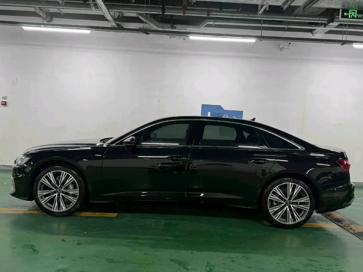 2024 Audi A6L 2.0T 245HP L4 7DCT,autocango,china used car exporter,china ev exporter,chinese used car exporter,chinese used ev exporter