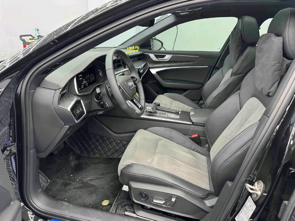 2024 Audi A6L 2.0T 245HP L4 7DCT,autocango,china used car exporter,china ev exporter,chinese used car exporter,chinese used ev exporter