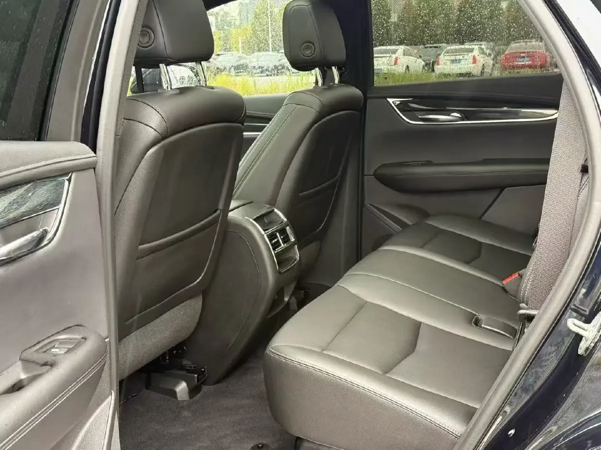 2021 Cadillac XT5 2.0T 237HP L4 9AT,autocango,china used car exporter,china ev exporter,chinese used car exporter,chinese used ev exporter