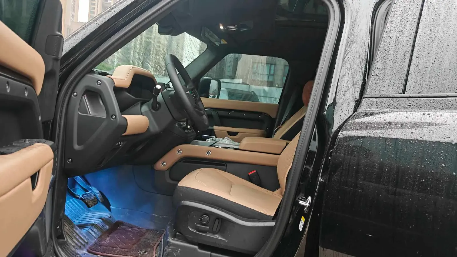 2025 Land Rover Defender 3.0T 400HP L6 8AT,autocango,china used car exporter,china ev exporter,chinese used car exporter,chinese used ev exporter