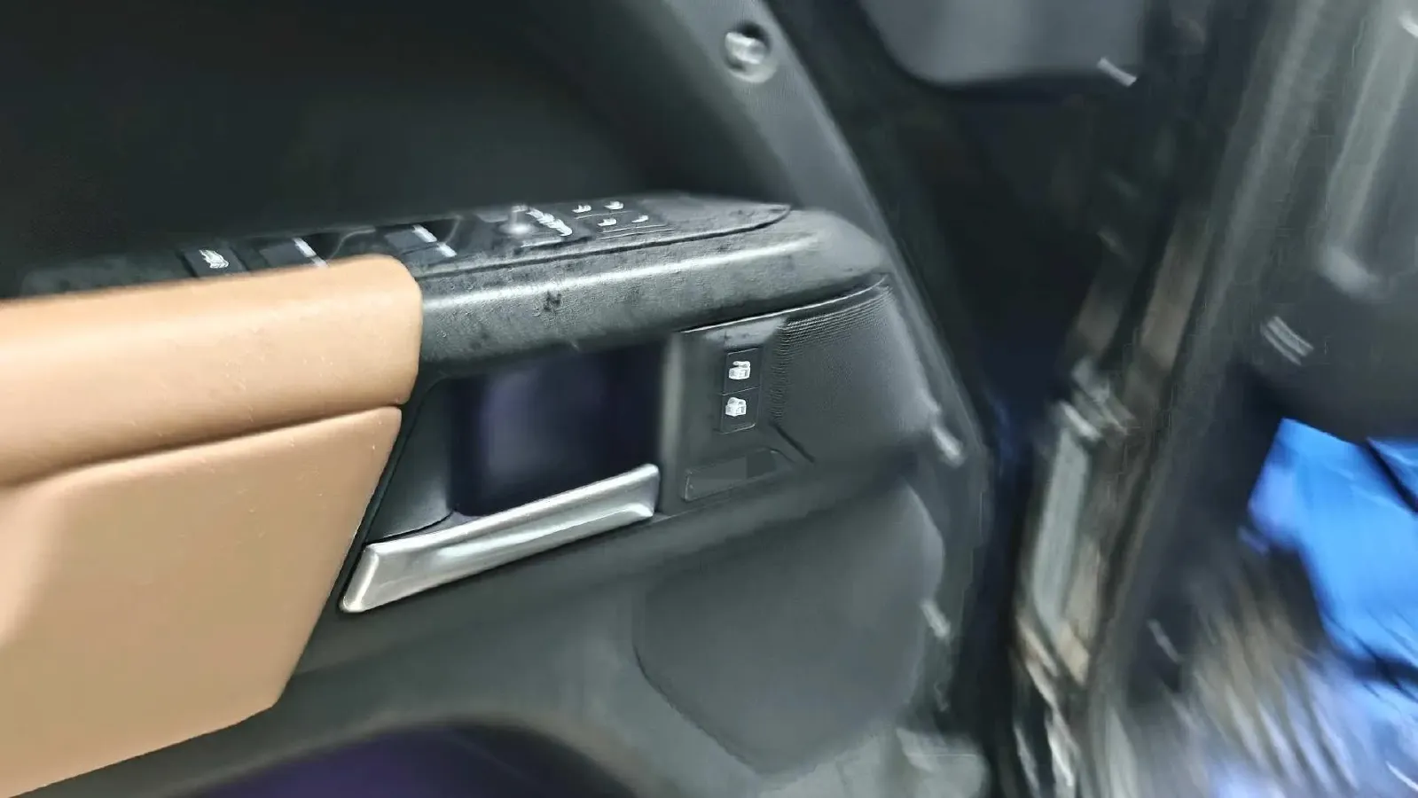 2025 Land Rover Defender 3.0T 400HP L6 8AT,autocango,china used car exporter,china ev exporter,chinese used car exporter,chinese used ev exporter