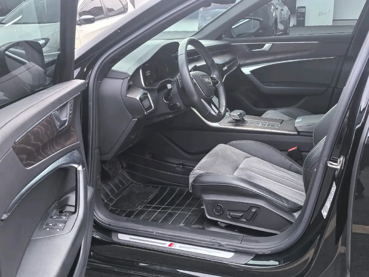 2021 Audi A6L 2.0T 224HP L4 7DCT,autocango,china used car exporter,china ev exporter,chinese used car exporter,chinese used ev exporter