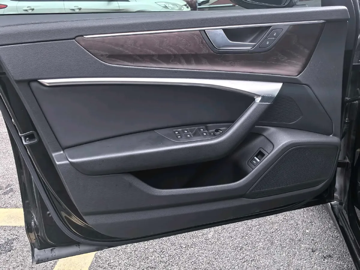 2021 Audi A6L 2.0T 224HP L4 7DCT,autocango,china used car exporter,china ev exporter,chinese used car exporter,chinese used ev exporter