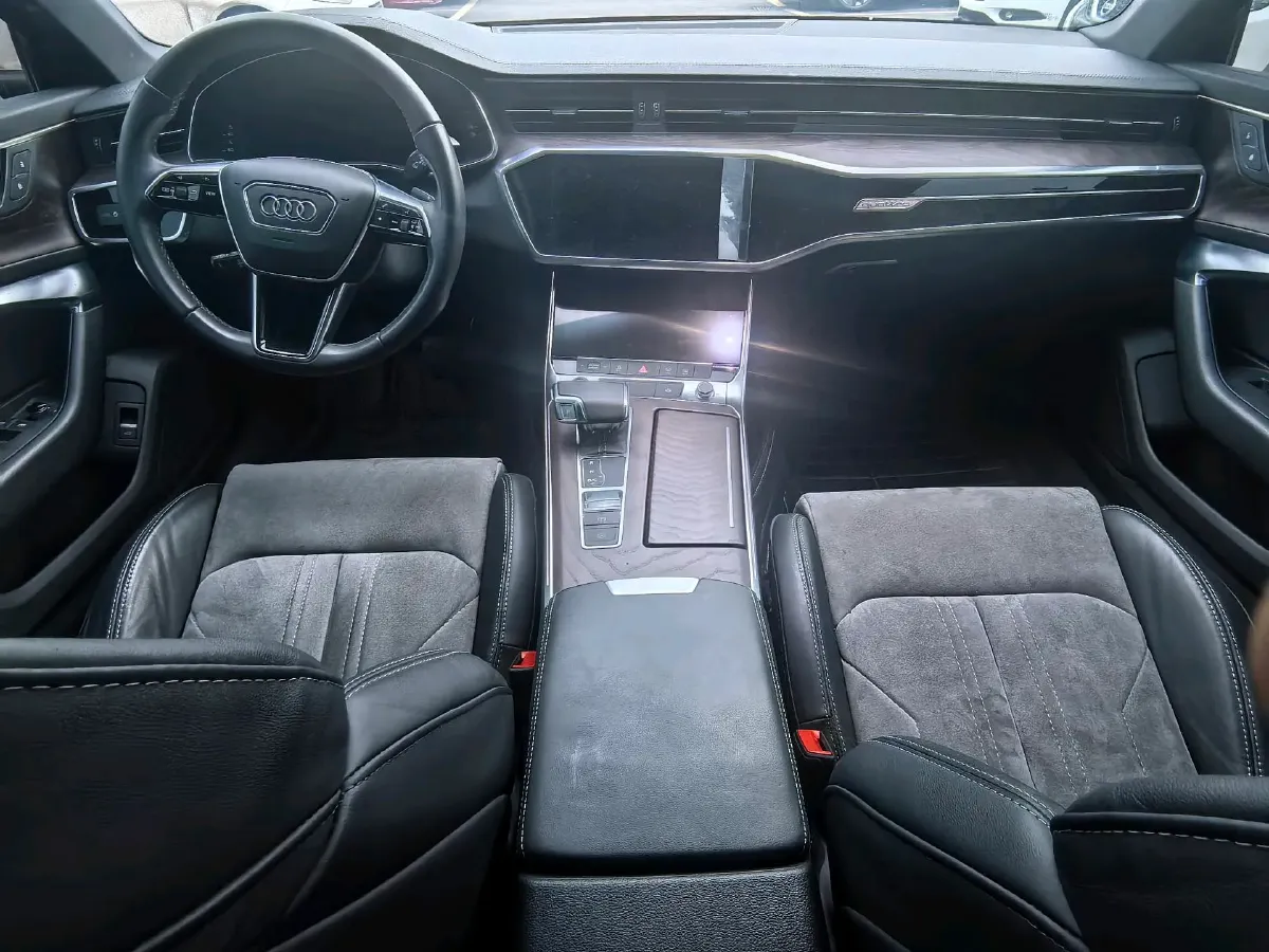 2021 Audi A6L 2.0T 224HP L4 7DCT,autocango,china used car exporter,china ev exporter,chinese used car exporter,chinese used ev exporter