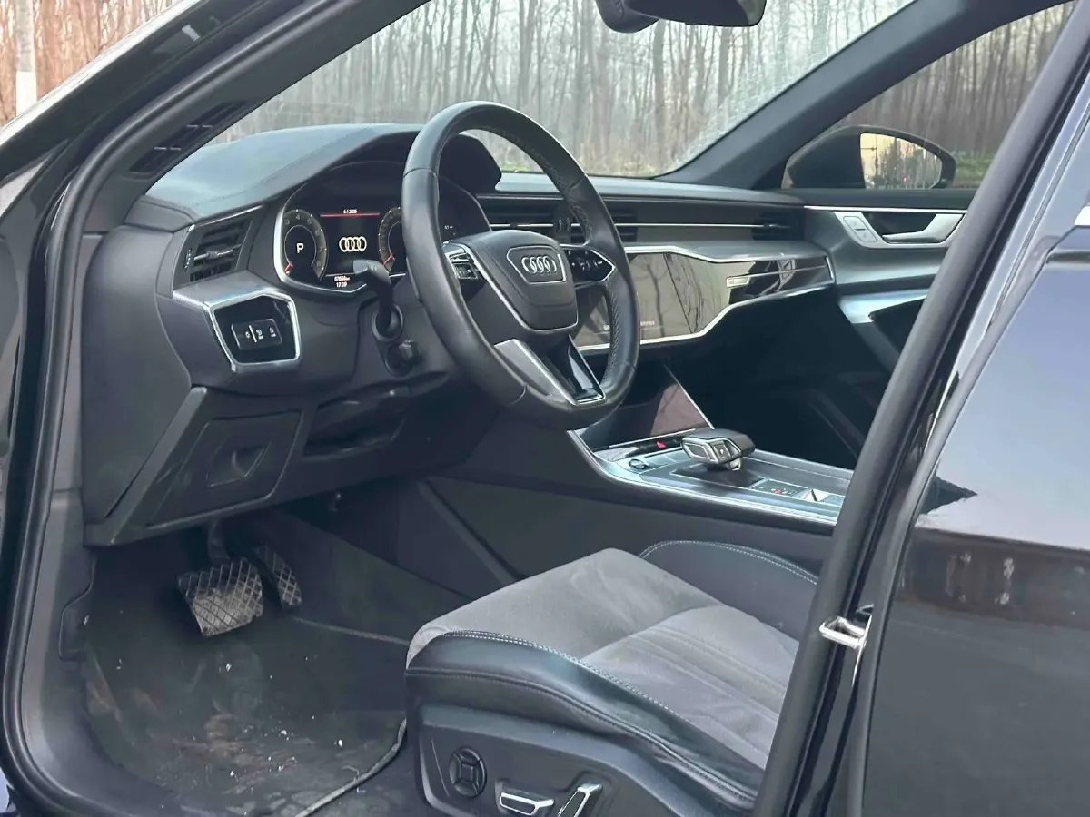 2023 Audi A6L 2.0T 245HP L4 7DCT,autocango,china used car exporter,china ev exporter,chinese used car exporter,chinese used ev exporter