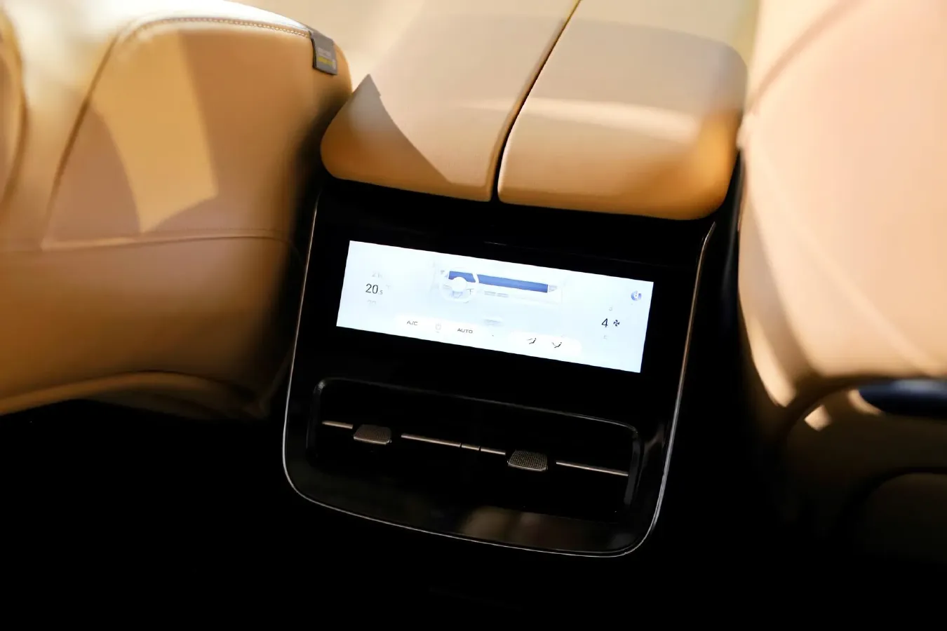 2024 Voyah FREE 1.5T 150HP L4 REEV 39.2KWH,autocango,china used car exporter,china ev exporter,chinese used car exporter,chinese used ev exporter