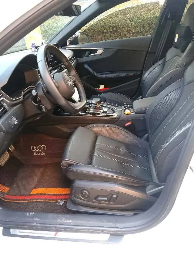 2023 Audi A4L 2.0T 190HP L4 7DCT,autocango,china used car exporter,china ev exporter,chinese used car exporter,chinese used ev exporter