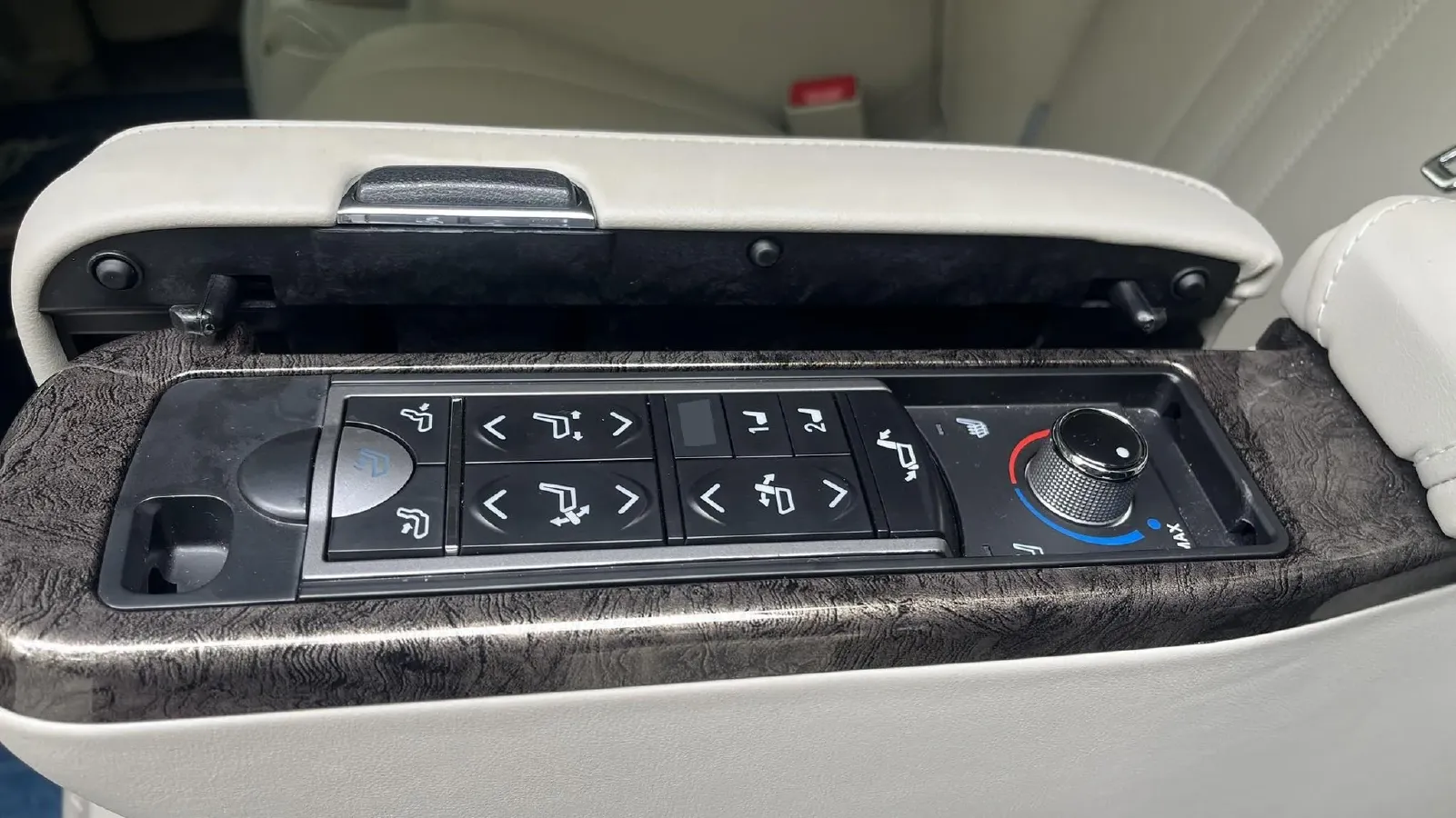 2021 Buick GL8 2.0T 237HP L4 9AT,autocango,china used car exporter,china ev exporter,chinese used car exporter,chinese used ev exporter