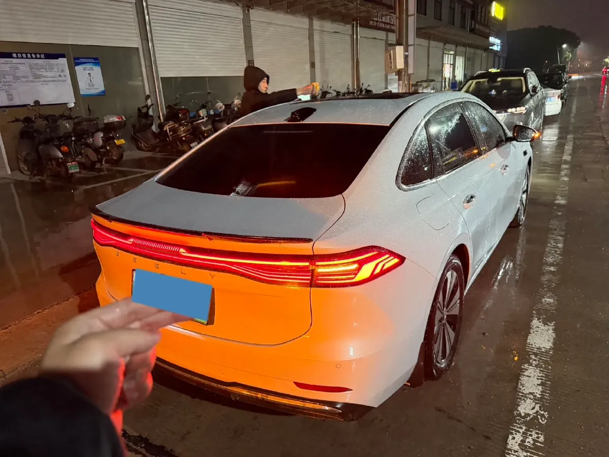 2025 Geely Galaxy A7 1.5L 112HP L4 1DHT PHEV,autocango,china used car exporter,china ev exporter,chinese used car exporter,chinese used ev exporter