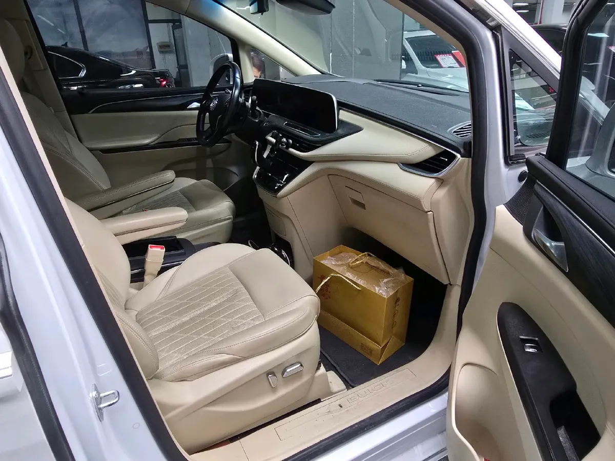 2022 Buick GL8 2.0T 237HP L4 9AT,autocango,china used car exporter,china ev exporter,chinese used car exporter,chinese used ev exporter