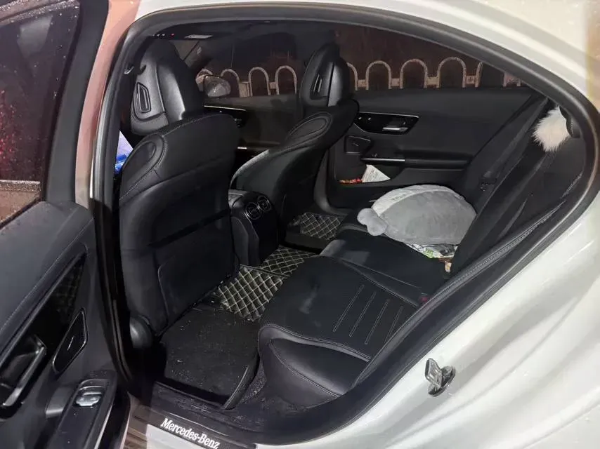 2023 Mercedes-Benz C Class 2.0T 204HP L4 9AT PHEV 25.4KWH,autocango,china used car exporter,china ev exporter,chinese used car exporter,chinese used ev exporter