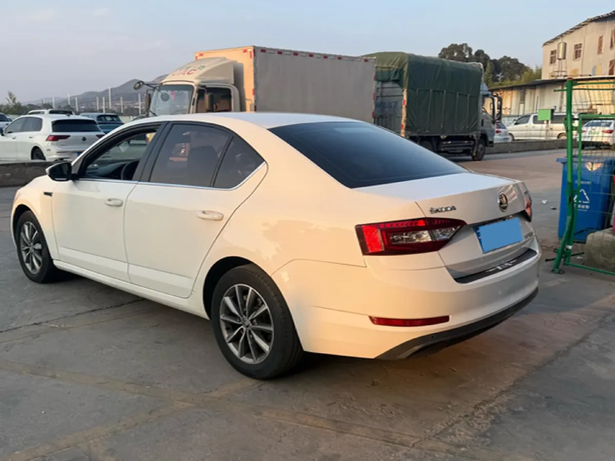 2018 Skoda Octavia 1.6L 110HP L4 6AT,autocango,china used car exporter,china ev exporter,chinese used car exporter,chinese used ev exporter