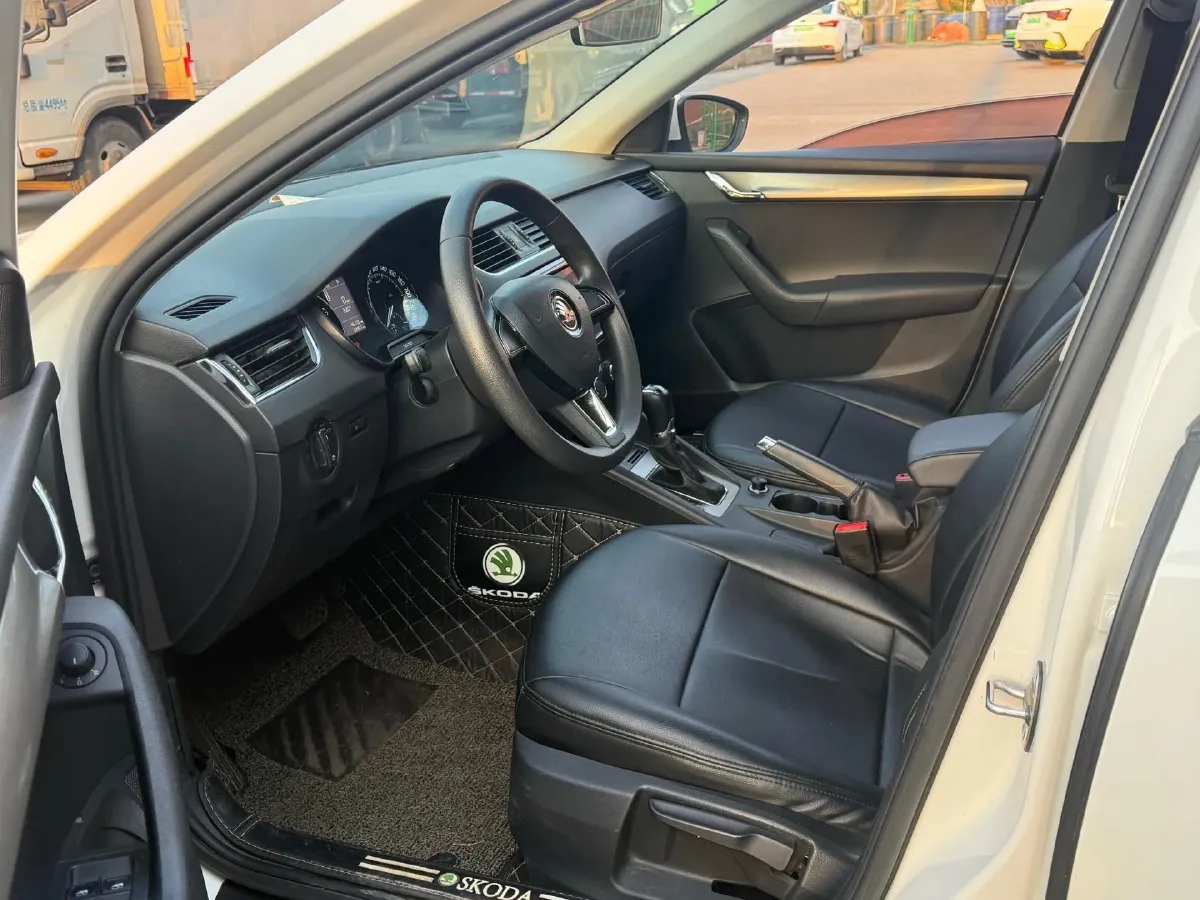 2018 Skoda Octavia 1.6L 110HP L4 6AT,autocango,china used car exporter,china ev exporter,chinese used car exporter,chinese used ev exporter