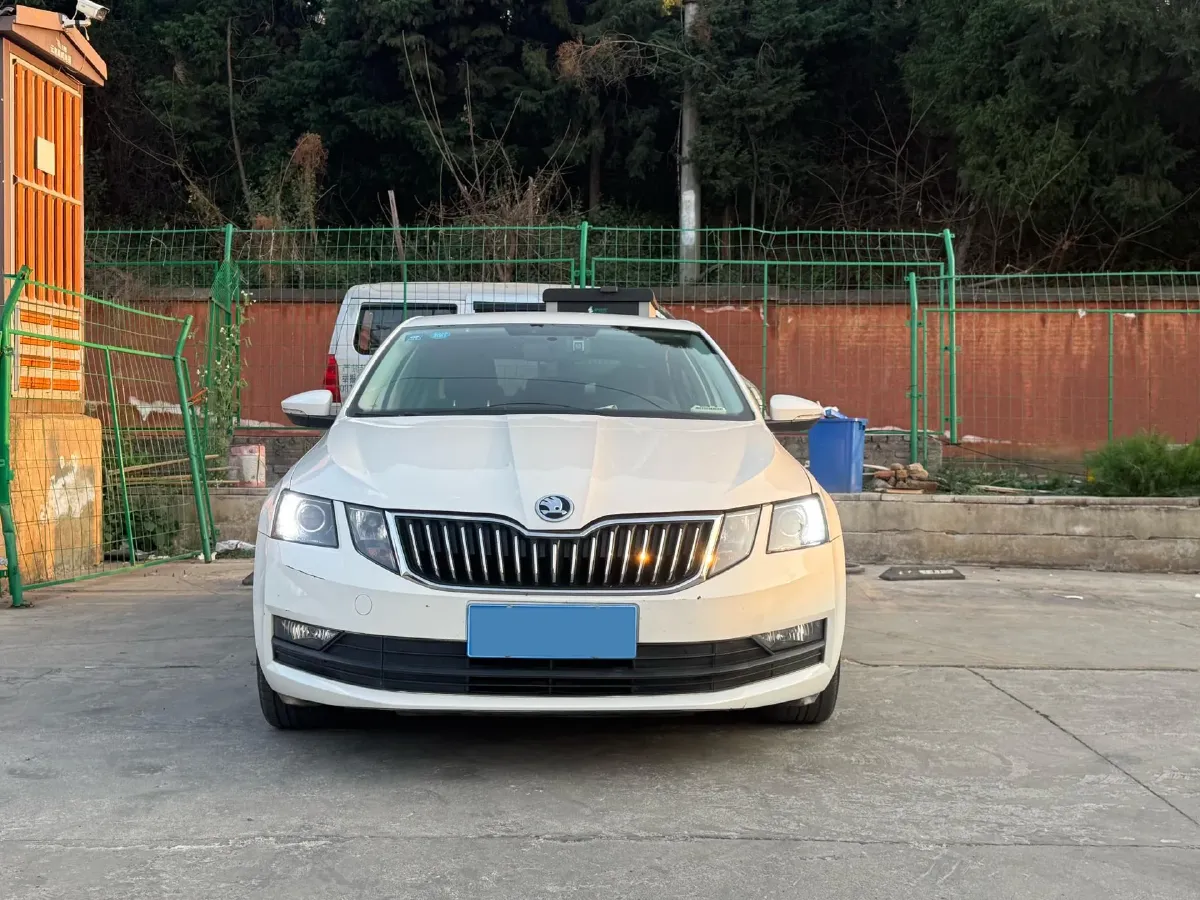 2018 Skoda Octavia 1.6L 110HP L4 6AT,autocango,china used car exporter,china ev exporter,chinese used car exporter,chinese used ev exporter