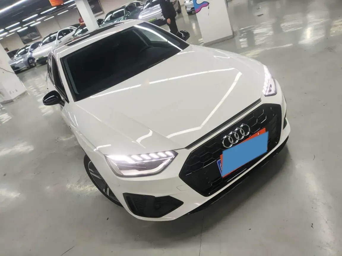 2022 Audi A4L 2.0T 190HP L4 7DCT,autocango,china used car exporter,china ev exporter,chinese used car exporter,chinese used ev exporter