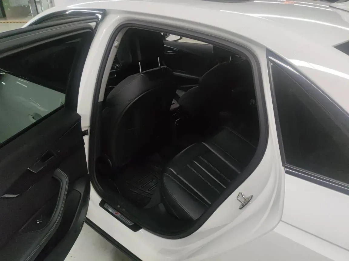 2022 Audi A4L 2.0T 190HP L4 7DCT,autocango,china used car exporter,china ev exporter,chinese used car exporter,chinese used ev exporter