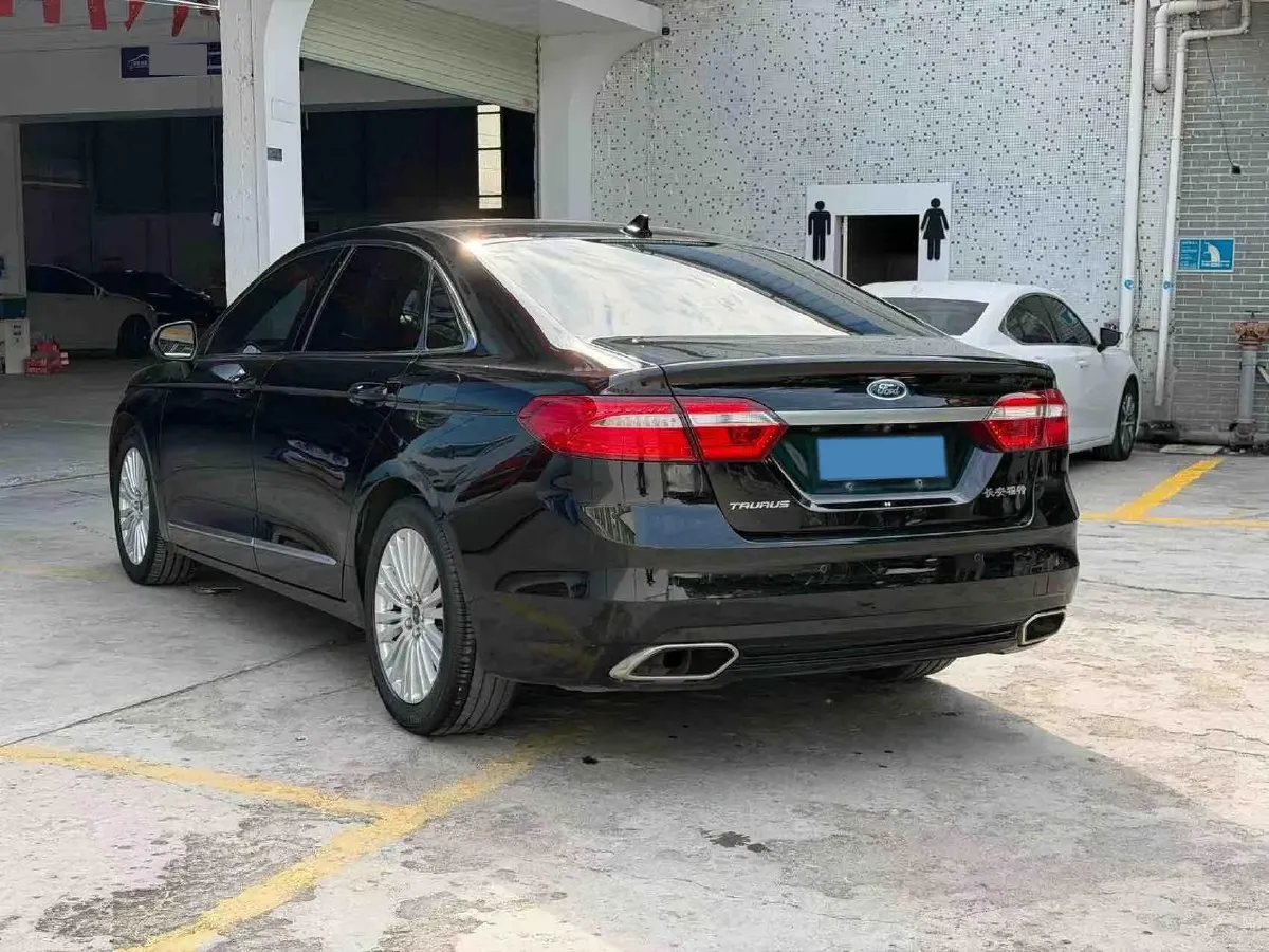 2018 Ford Taurus 2.0T 234HP L4 6AT,autocango,china used car exporter,china ev exporter,chinese used car exporter,chinese used ev exporter