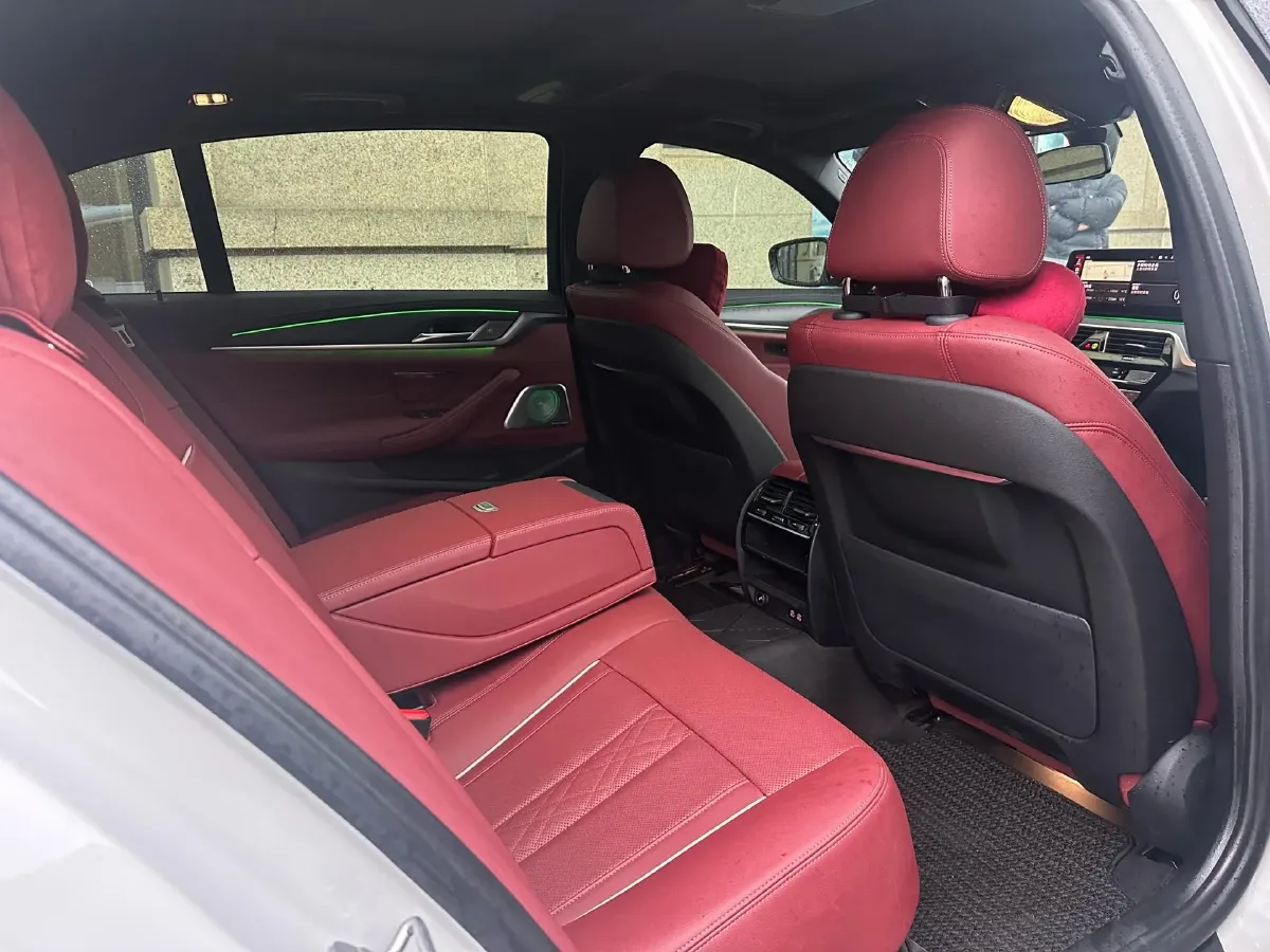 2022 BMW 5 Series 2.0T 252HP L4 8AT,autocango,china used car exporter,china ev exporter,chinese used car exporter,chinese used ev exporter