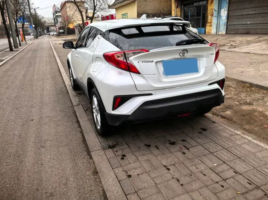 2023 Toyota C-HR 2.0L 171HP L4 CVT,autocango,china used car exporter,china ev exporter,chinese used car exporter,chinese used ev exporter