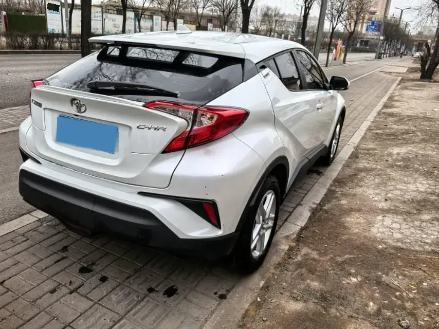 2023 Toyota C-HR 2.0L 171HP L4 CVT,autocango,china used car exporter,china ev exporter,chinese used car exporter,chinese used ev exporter