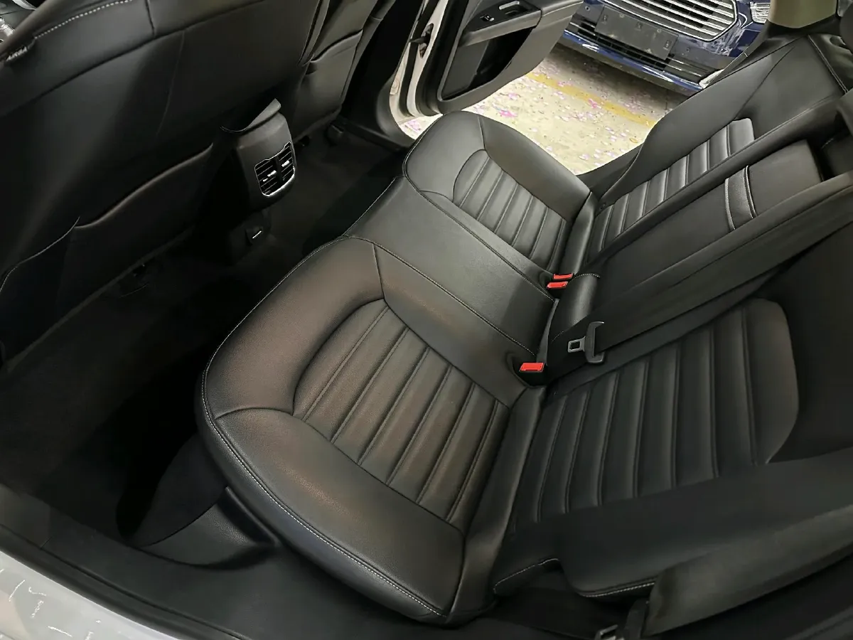 2018 Ford Mondeo 2.0T 204HP L4 6AT,autocango,china used car exporter,china ev exporter,chinese used car exporter,chinese used ev exporter