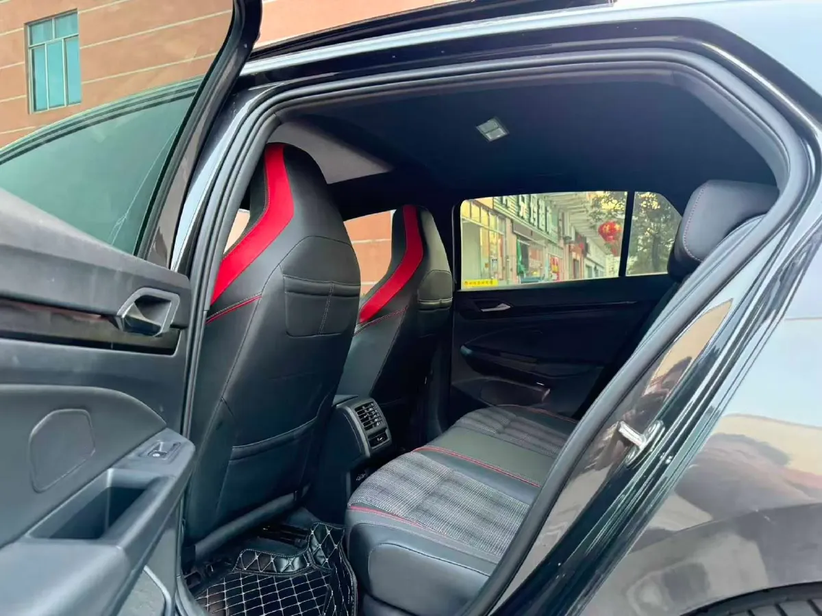 2021 Volkswagen GolfGTI 2.0T 220HP L4 7DCT,autocango,china used car exporter,china ev exporter,chinese used car exporter,chinese used ev exporter