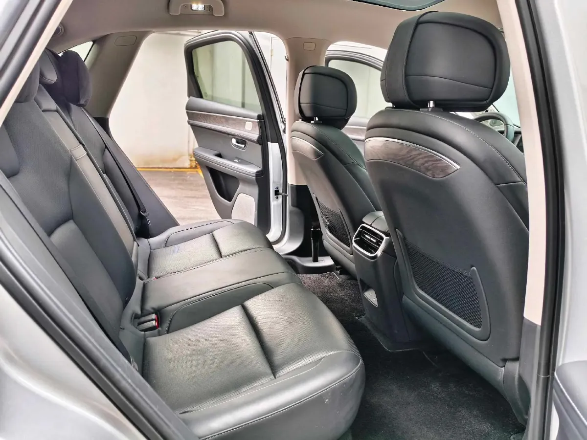 2022 JMC YuHu 7 2.0T 141HP L4 8AT,autocango,china used car exporter,china ev exporter,chinese used car exporter,chinese used ev exporter