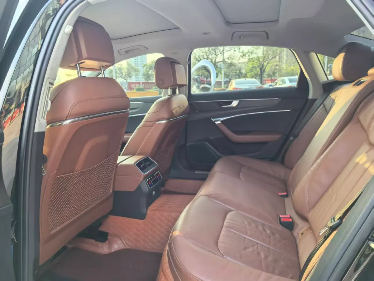 2022 Audi A6L 2.0T 224HP L4 7DCT,autocango,china used car exporter,china ev exporter,chinese used car exporter,chinese used ev exporter