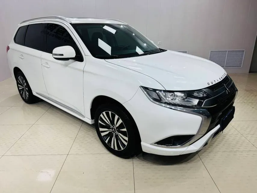 2021 Mitsubishi Outlander 2.0L 166HP L4 CVT,autocango,china used car exporter,china ev exporter,chinese used car exporter,chinese used ev exporter