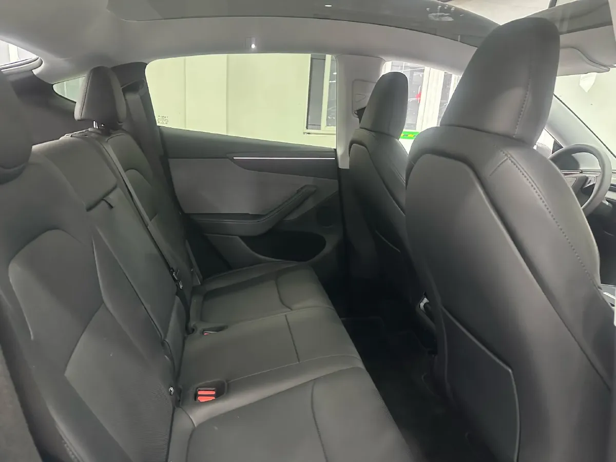 2025 Tesla Model Y BEV 62.5KWH,autocango,china used car exporter,china ev exporter,chinese used car exporter,chinese used ev exporter