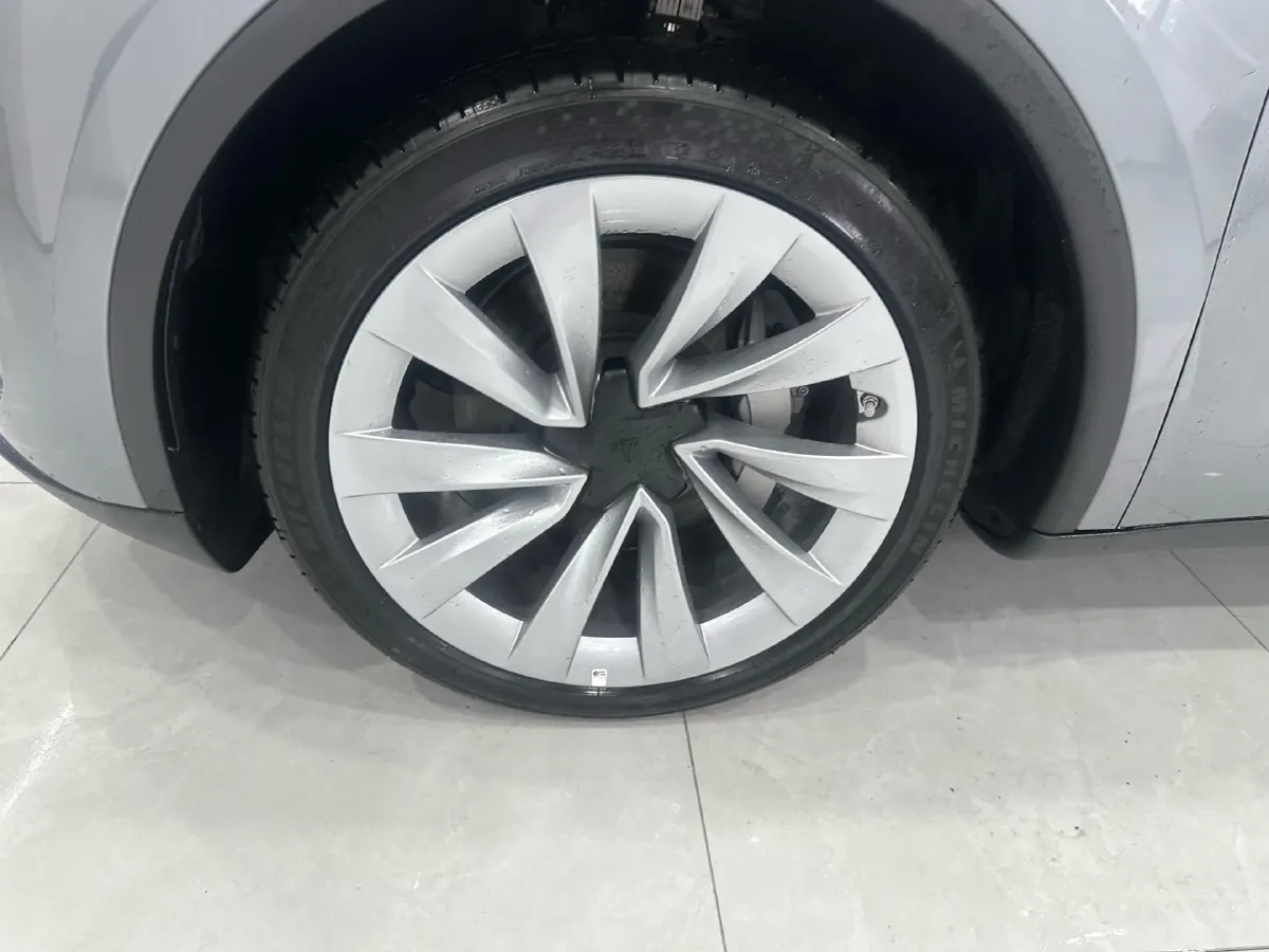 2025 Tesla Model Y BEV 62.5KWH,autocango,china used car exporter,china ev exporter,chinese used car exporter,chinese used ev exporter