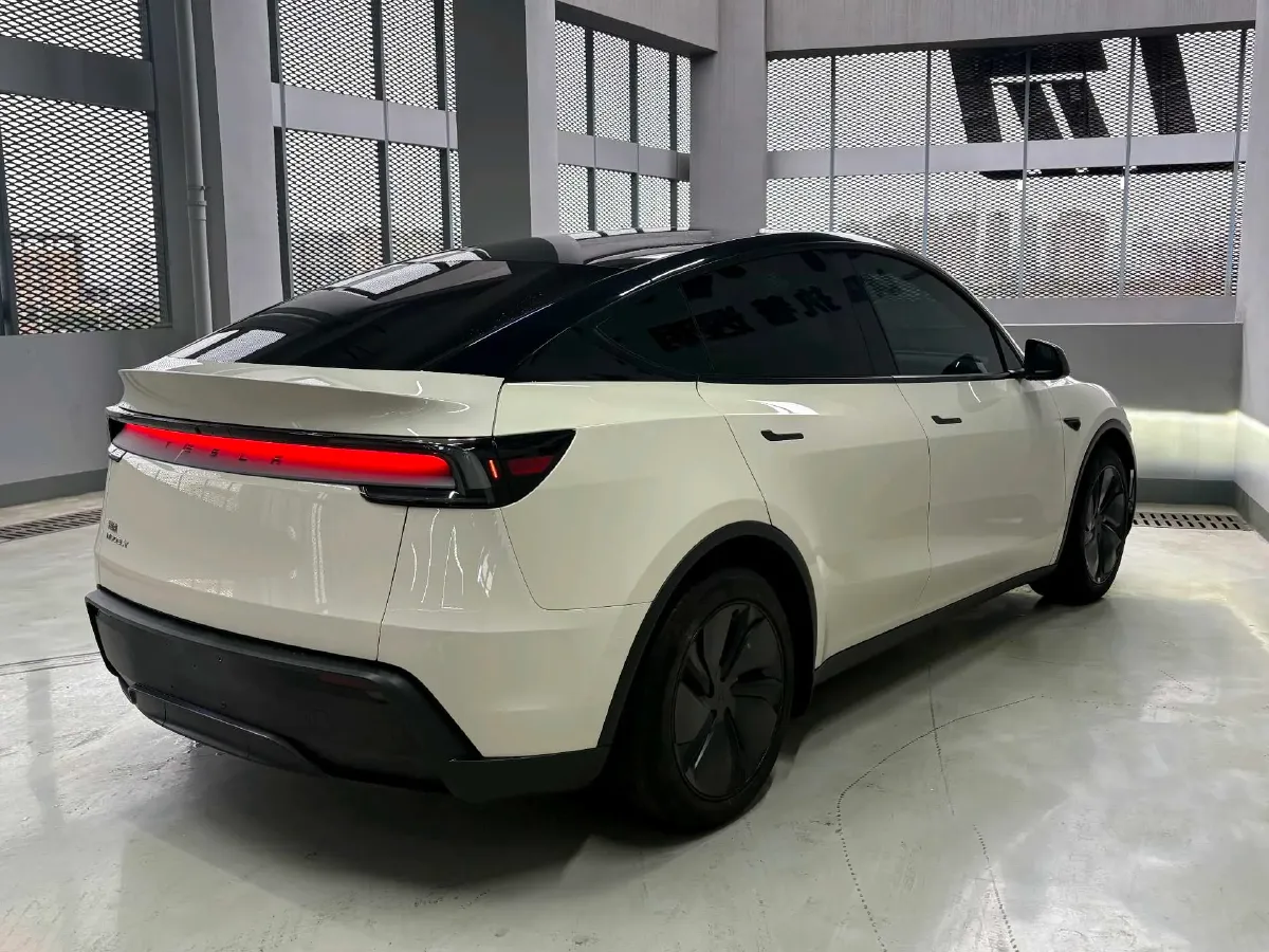 2025 Tesla Model Y BEV 62.5KWH,autocango,china used car exporter,china ev exporter,chinese used car exporter,chinese used ev exporter