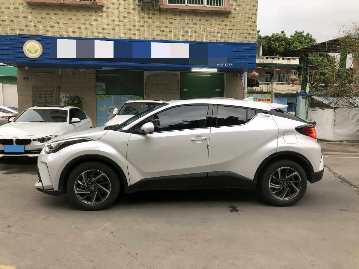 2023 Toyota C-HR 2.0L 171HP L4 CVT,autocango,china used car exporter,china ev exporter,chinese used car exporter,chinese used ev exporter