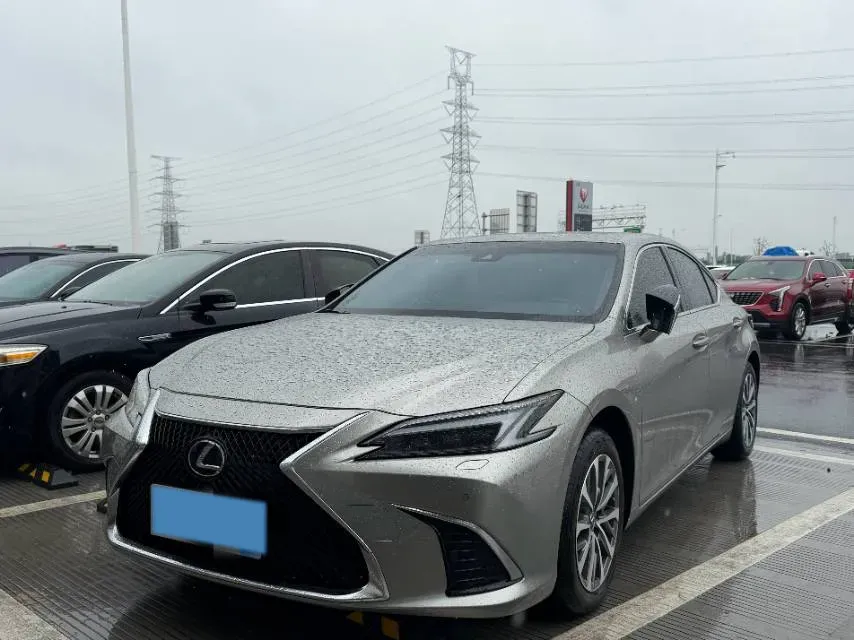 2025 Lexus ES 2.0L 173HP L4 CVT,autocango,china used car exporter,china ev exporter,chinese used car exporter,chinese used ev exporter