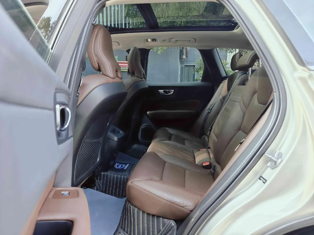 2020 Volvo XC60 2.0T 254HP L4 8AT,autocango,china used car exporter,china ev exporter,chinese used car exporter,chinese used ev exporter