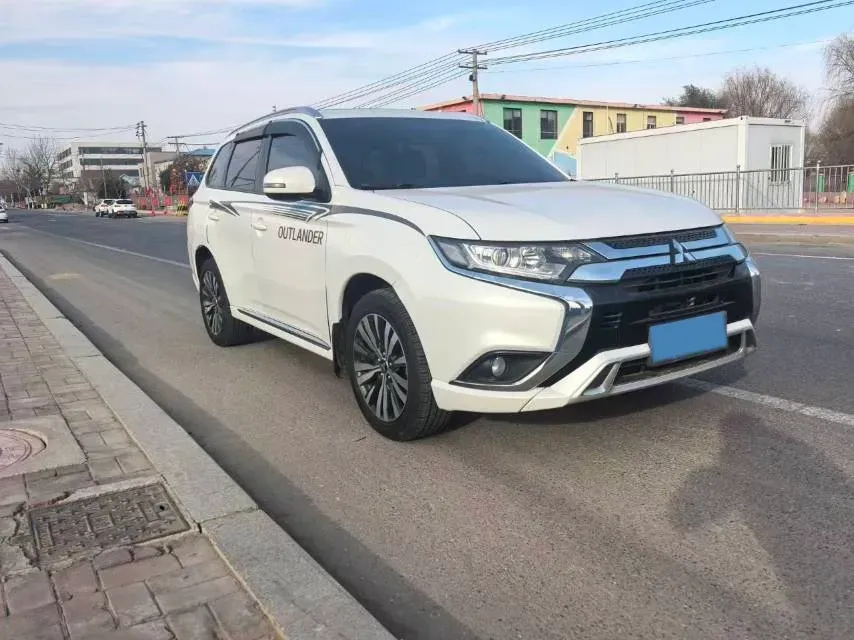 2021 Mitsubishi Outlander 2.0L 166HP L4 CVT,autocango,china used car exporter,china ev exporter,chinese used car exporter,chinese used ev exporter