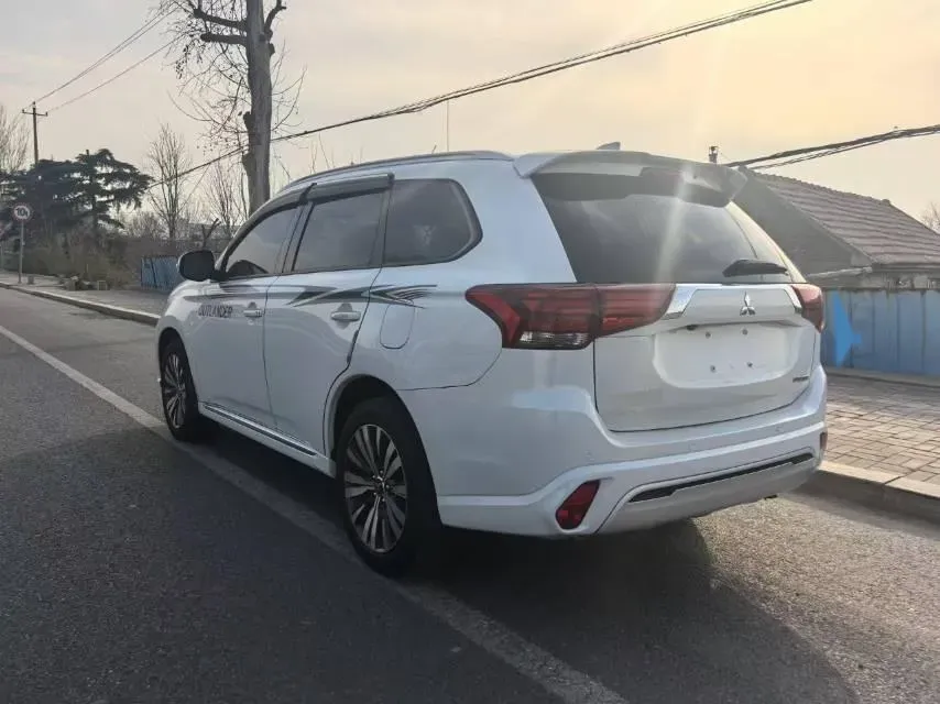 2021 Mitsubishi Outlander 2.0L 166HP L4 CVT,autocango,china used car exporter,china ev exporter,chinese used car exporter,chinese used ev exporter