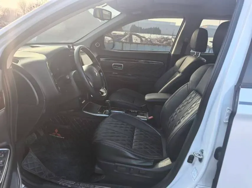 2021 Mitsubishi Outlander 2.0L 166HP L4 CVT,autocango,china used car exporter,china ev exporter,chinese used car exporter,chinese used ev exporter