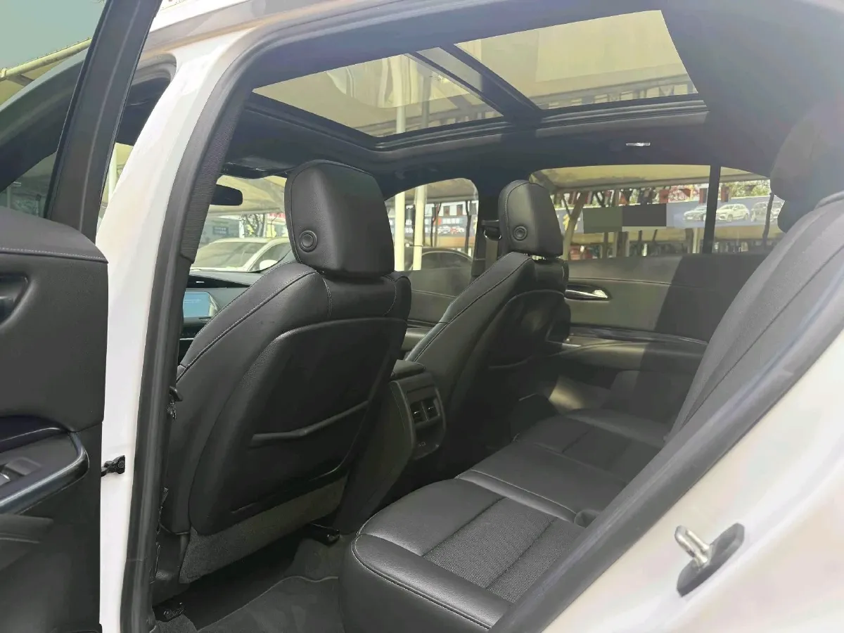 2022 Cadillac XT4 2.0T 237HP L4 9AT,autocango,china used car exporter,china ev exporter,chinese used car exporter,chinese used ev exporter