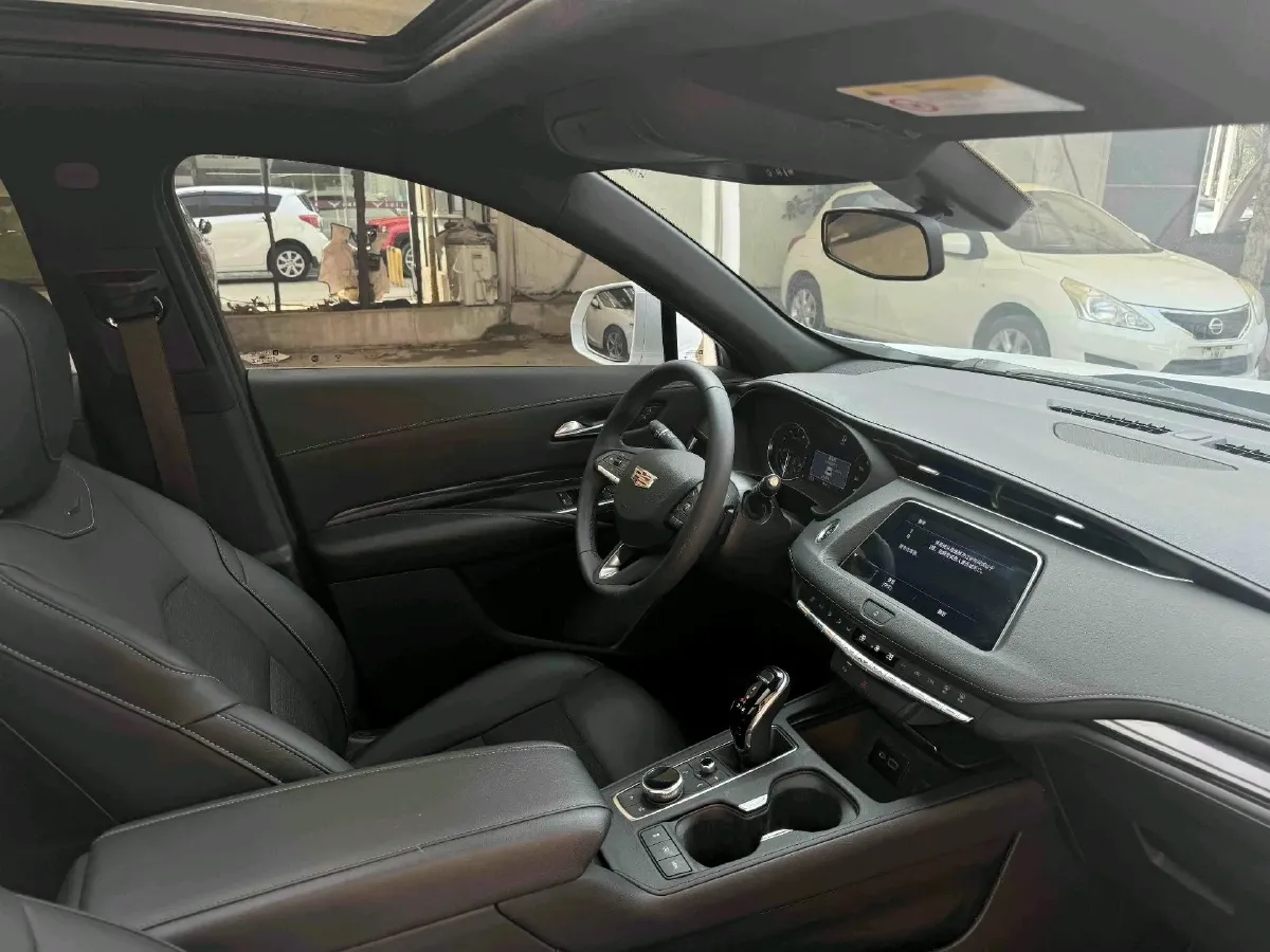 2022 Cadillac XT4 2.0T 237HP L4 9AT,autocango,china used car exporter,china ev exporter,chinese used car exporter,chinese used ev exporter