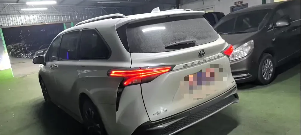 2024 Toyota Granvia 2.5L 189HP L4 E-CVT Hybrid,autocango,china used car exporter,china ev exporter,chinese used car exporter,chinese used ev exporter