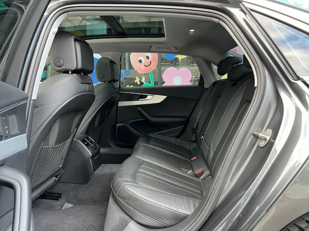 2020 Audi A4L 2.0T 190HP L4 7DCT,autocango,china used car exporter,china ev exporter,chinese used car exporter,chinese used ev exporter